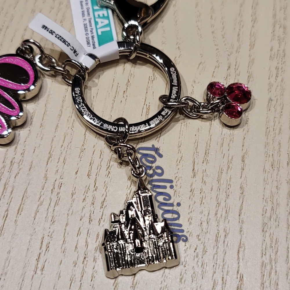 DISNEY PARKS MAGIC KEYCHAIN - Picture 3 of 4